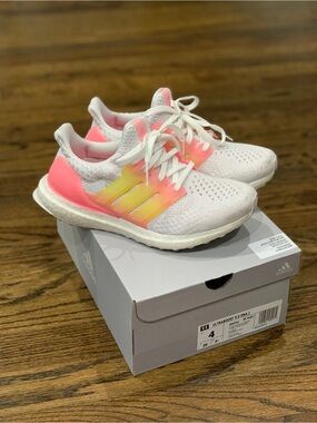 Good Condition Adidas Ultraboost 5.0 DNA Sneakers White/Pink Girls Size 4